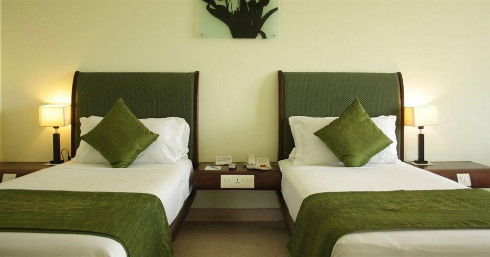Hotel Atithi Pondicherry Bagian luar foto