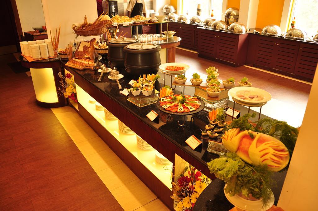Hotel Atithi Pondicherry Bagian luar foto