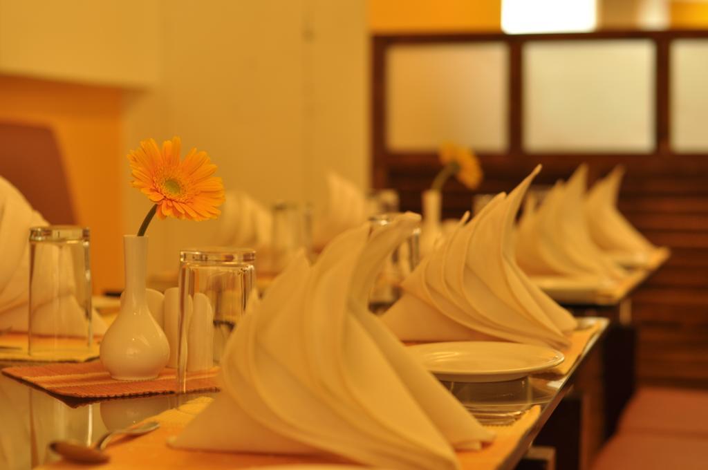 Hotel Atithi Pondicherry Bagian luar foto