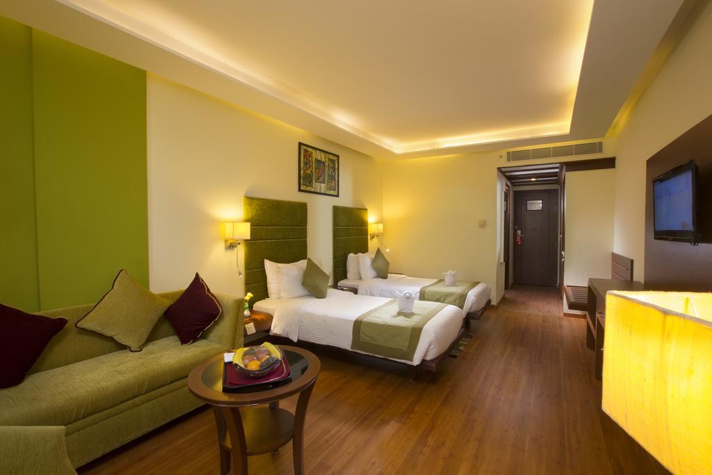 Hotel Atithi Pondicherry Bagian luar foto