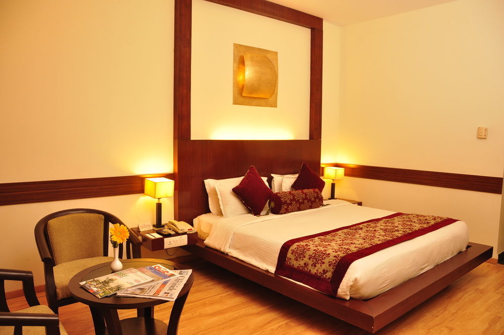 Hotel Atithi Pondicherry Bagian luar foto