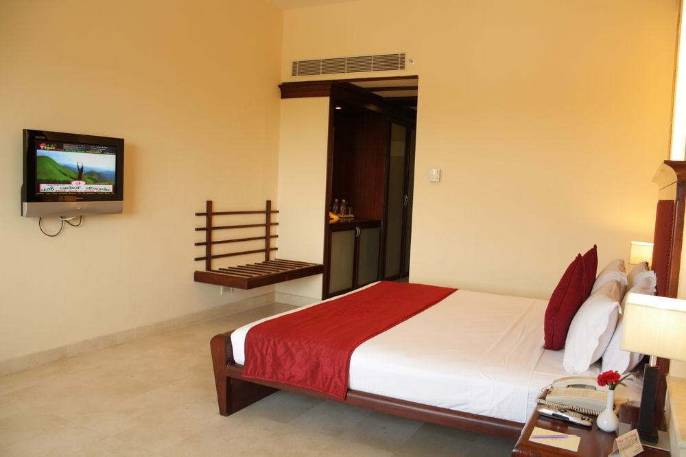Hotel Atithi Pondicherry Bagian luar foto