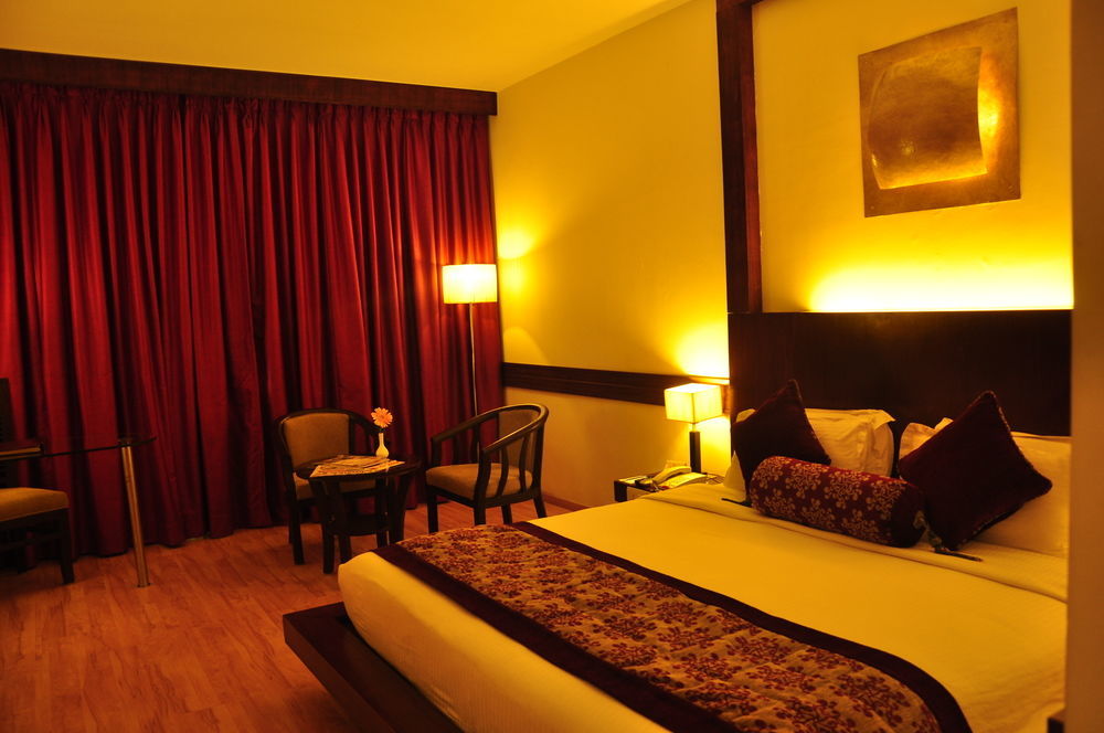 Hotel Atithi Pondicherry Bagian luar foto