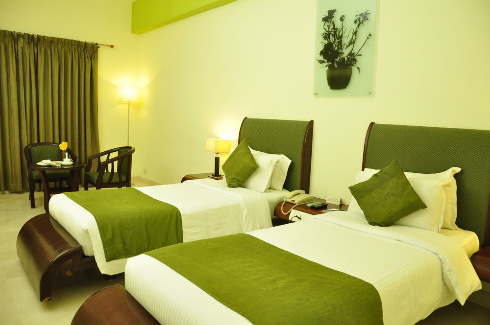Hotel Atithi Pondicherry Bagian luar foto