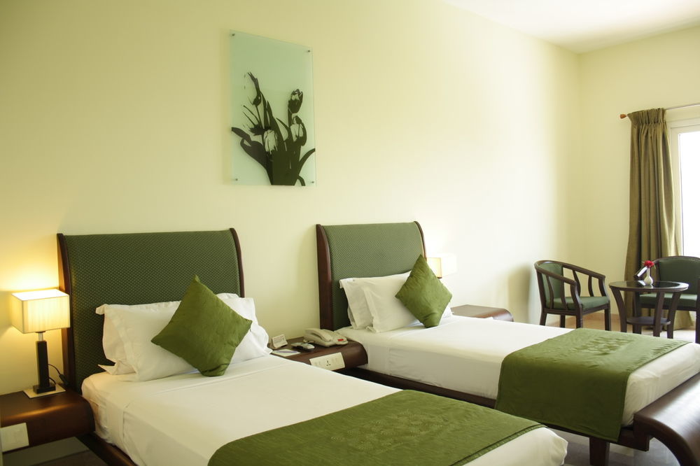 Hotel Atithi Pondicherry Bagian luar foto