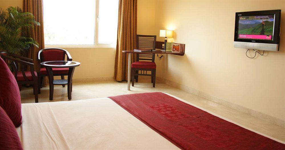 Hotel Atithi Pondicherry Bagian luar foto