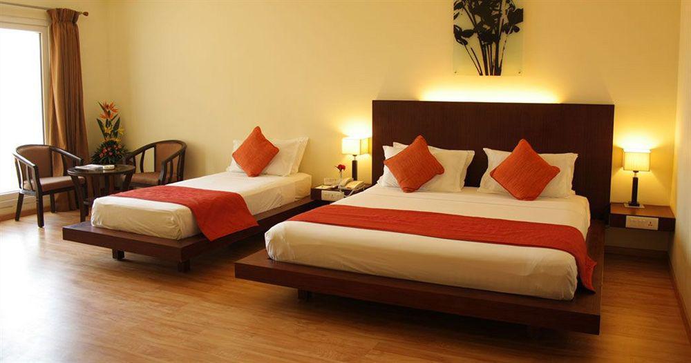 Hotel Atithi Pondicherry Bagian luar foto