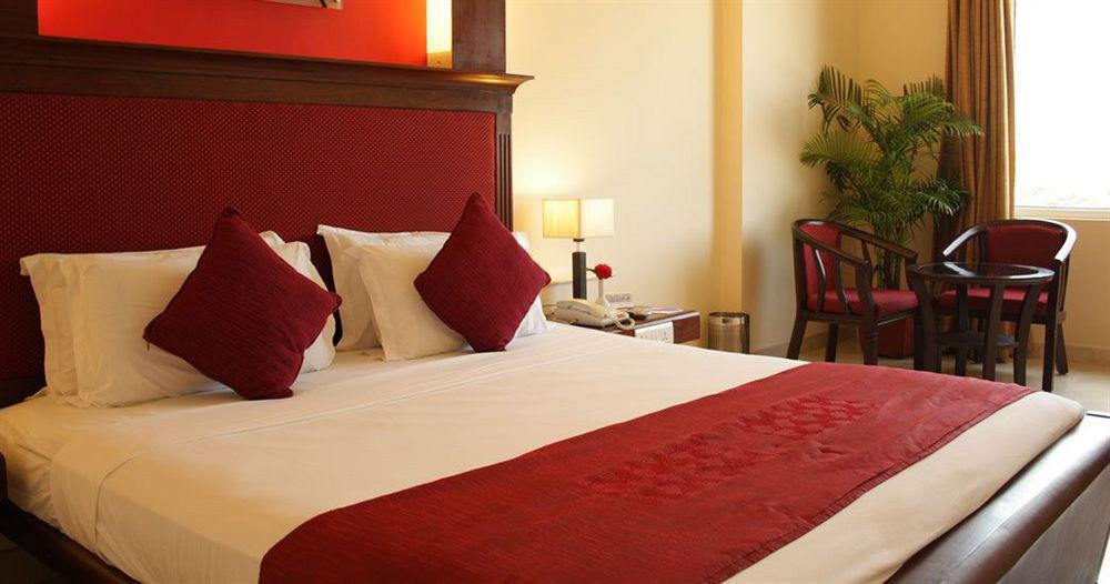 Hotel Atithi Pondicherry Bagian luar foto
